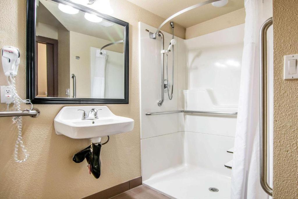 Comfort Inn & Suites Vancouver Downtown City Center Zewnętrze zdjęcie